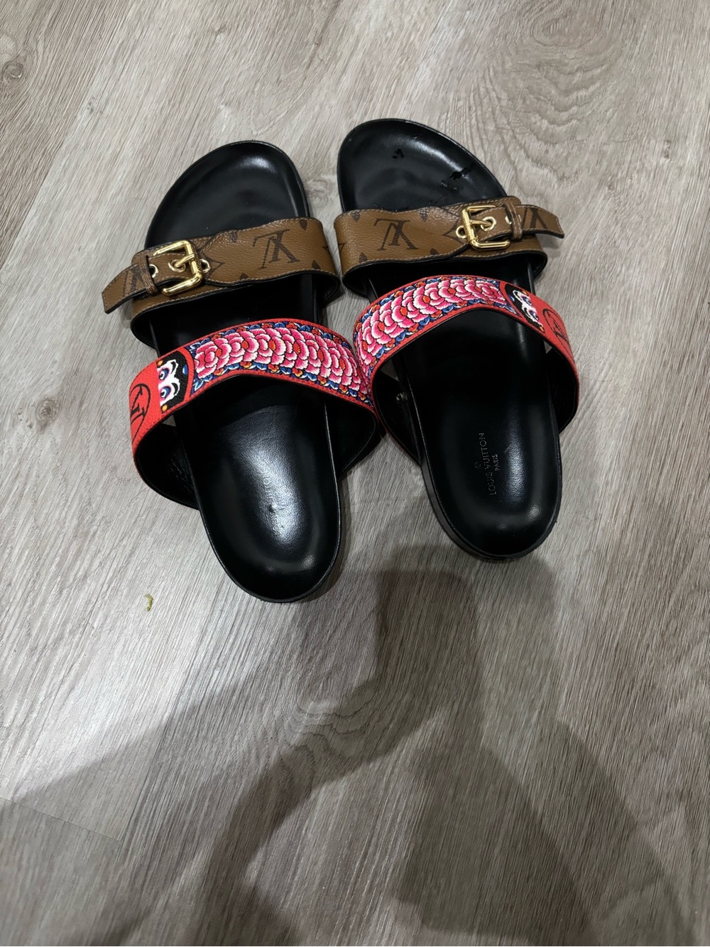 Louis Vuitton bomdia sandals - Picture 2 of 10